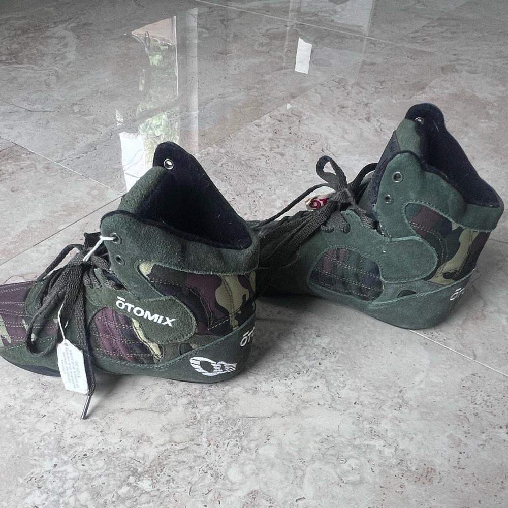 Atomix Stingray Wrestling, body building, MMA, martial arts High-Top Sneakers